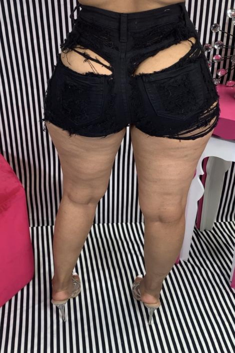 SOMETHING TO NOTICE SHORT (BLACK)
